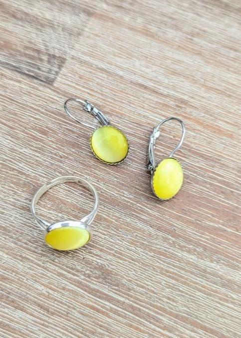 Set met cabochon oorbellen en ring geel