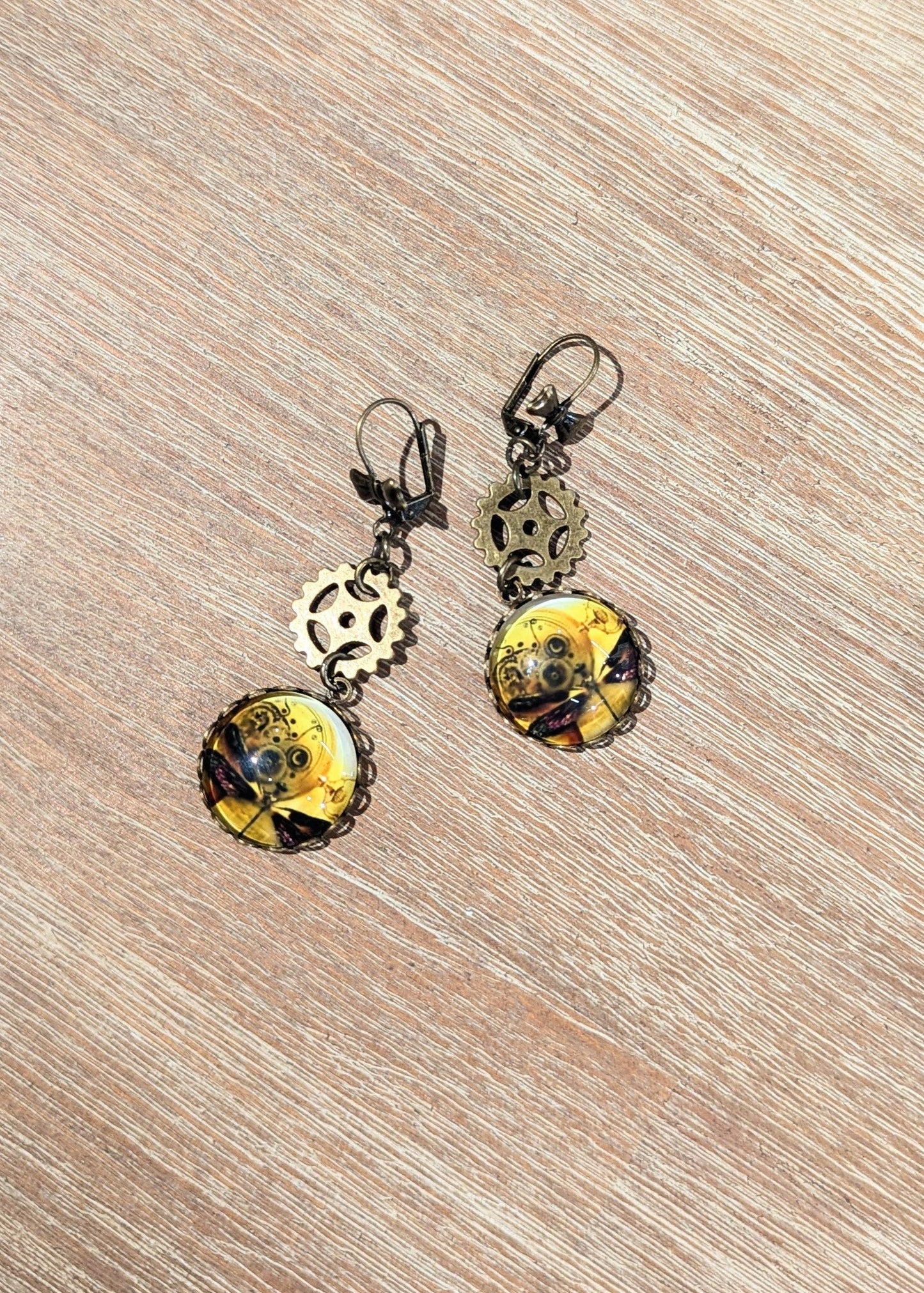 Oorbellen met cabochons steampunk libelle