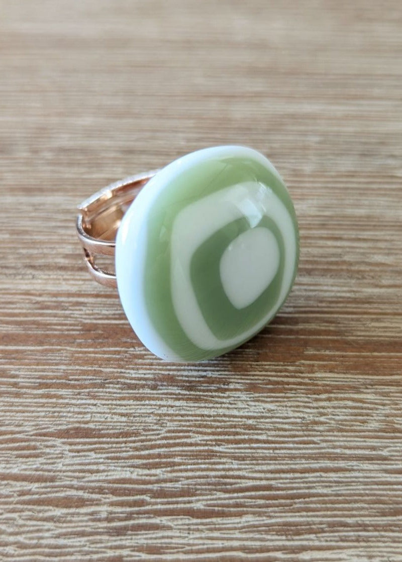 Handgemaakte ring in glas
