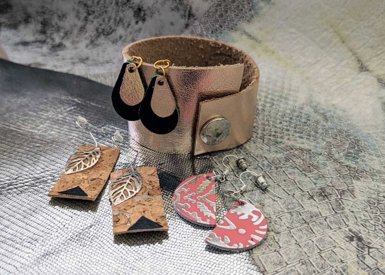 Op aanvraag - Workshop juwelen in leder/skai