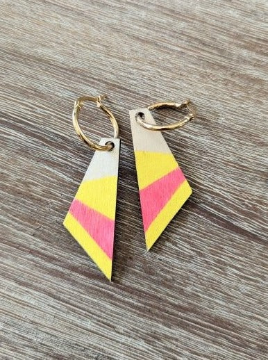 Handgemaakte oorbellen in hout