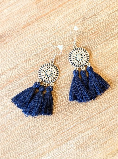 Boho oorbellen met kwastjes blauw