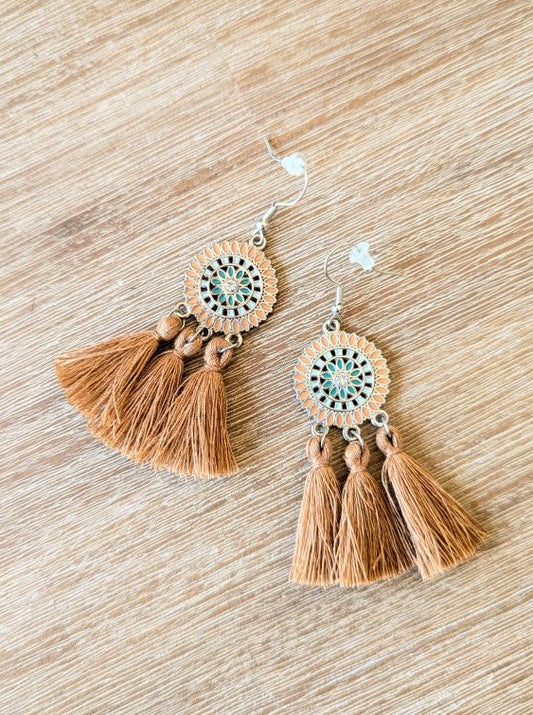 Boho oorbellen met kwastjes bruin