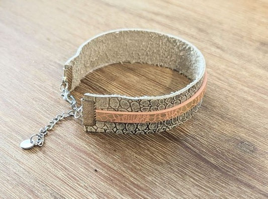 Handgemaakte armband in leder met krokodilmotief